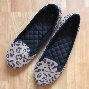 NWOT GAP leopard print loafers